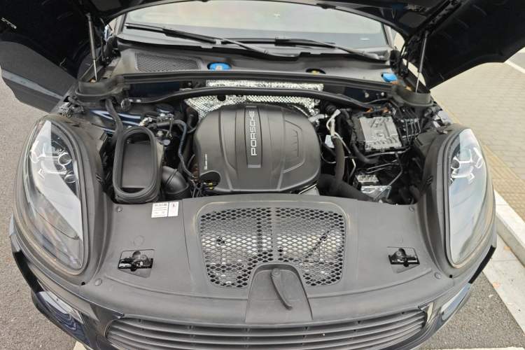 Used Porsche Macan 2021 Macan 2.0T Engine Bay