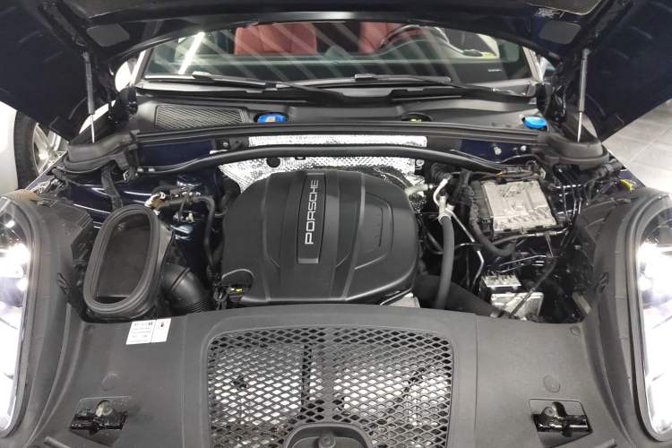 Used Porsche Macan 2021 Macan 2.0T Engine Bay