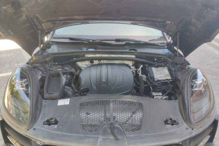 Used Porsche Macan 2021 Macan 2.0T Engine Bay