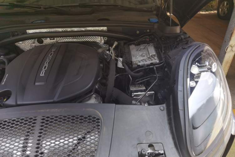 Used Porsche Macan 2021 Macan 2.0T Engine Bay Left