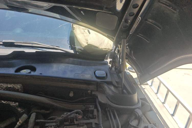 Used Porsche Macan 2021 Macan 2.0T Engine Bay Left