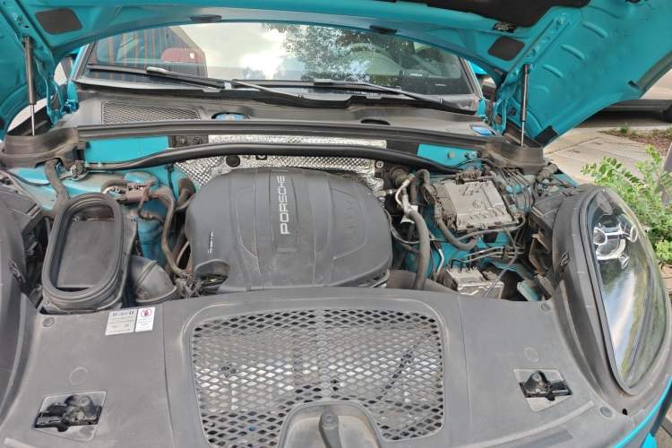 Used Porsche Macan 2021 Macan 2.0T Engine Bay Left