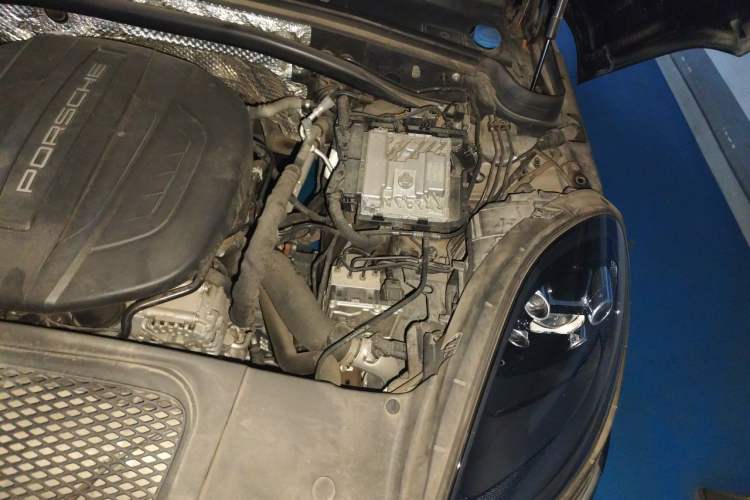 Used Porsche Macan 2021 Macan 2.0T Engine Bay Left