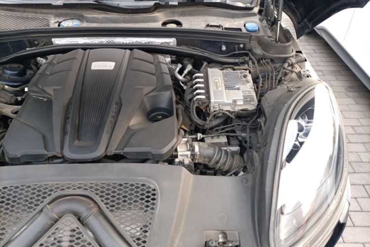 Used Porsche Macan 2021 Macan S 3.0T Engine Bay Left