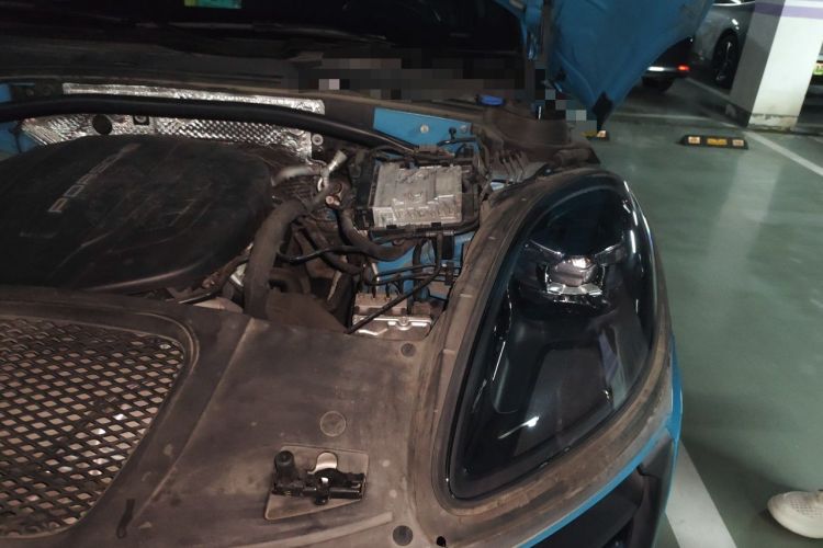Used Porsche Macan 2021 Macan 2.0T Engine Bay Left