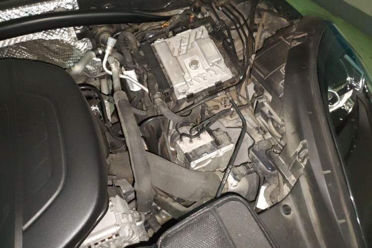 Used Porsche Macan 2021 Macan 2.0T Engine Bay Left