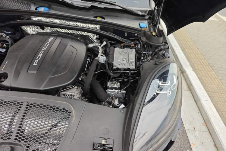 Used Porsche Macan 2021 Macan 2.0T Engine Bay Left