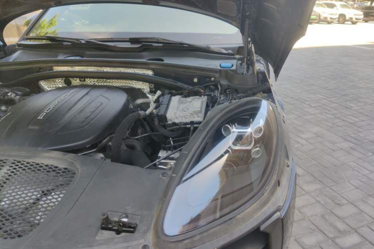 Used Porsche Macan 2021 Macan 2.0T Engine Bay Left