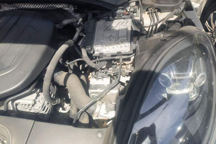 Used Porsche Macan 2021 Macan 2.0T Engine Bay Left