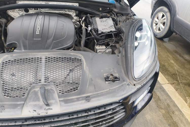 Used Porsche Macan 2021 Macan 2.0T Engine Bay Left