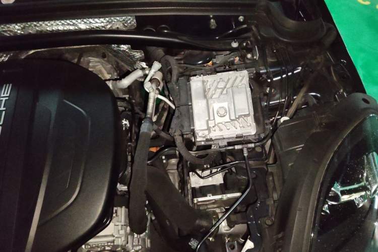 Used Porsche Macan 2021 Macan 2.0T Engine Bay Left