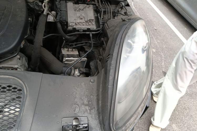 Used Porsche Macan 2021 Macan 2.0T Engine Bay Left