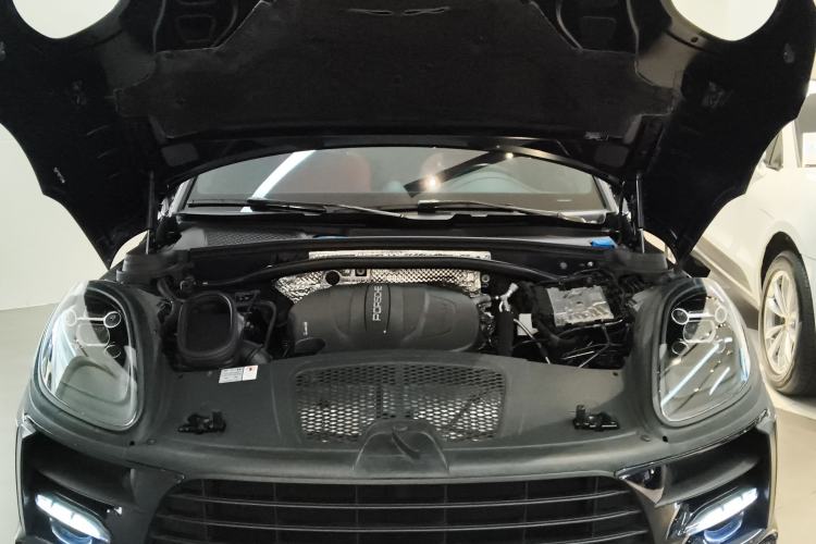 Used Porsche Macan 2021 Macan 2.0T Engine Bay
