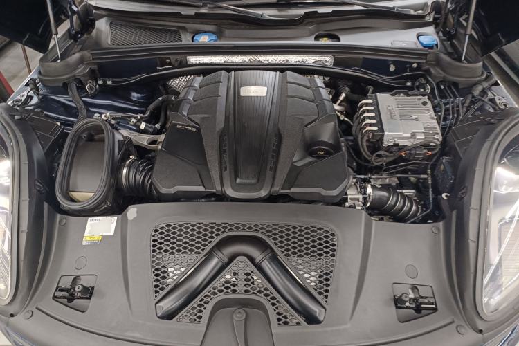 Used Porsche Macan 2021 Macan S 3.0T Engine Bay
