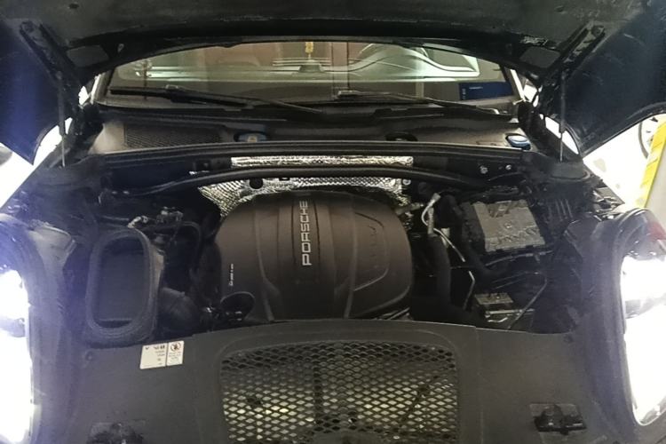 Used Porsche Macan 2021 Macan 2.0T Engine Bay
