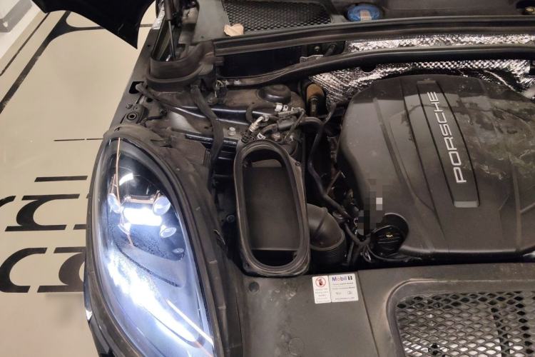 Used Porsche Macan 2021 Macan 2.0T Engine Bay Right