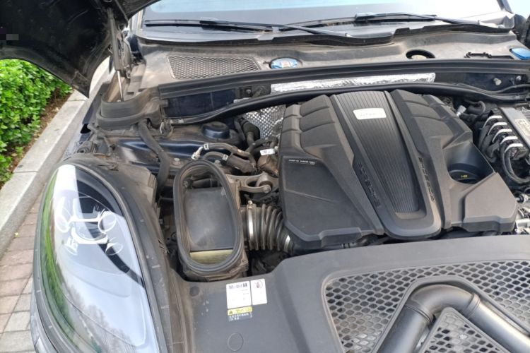 Used Porsche Macan 2021 Macan S 3.0T Engine Bay Right