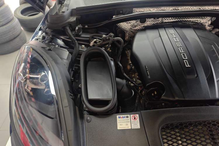 Used Porsche Macan 2021 Macan 2.0T Engine Bay Right