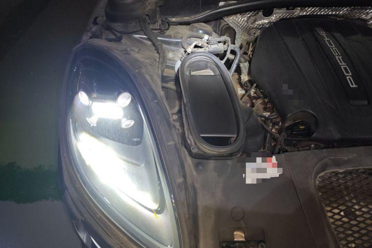 Used Porsche Macan 2021 Macan 2.0T Engine Bay Right