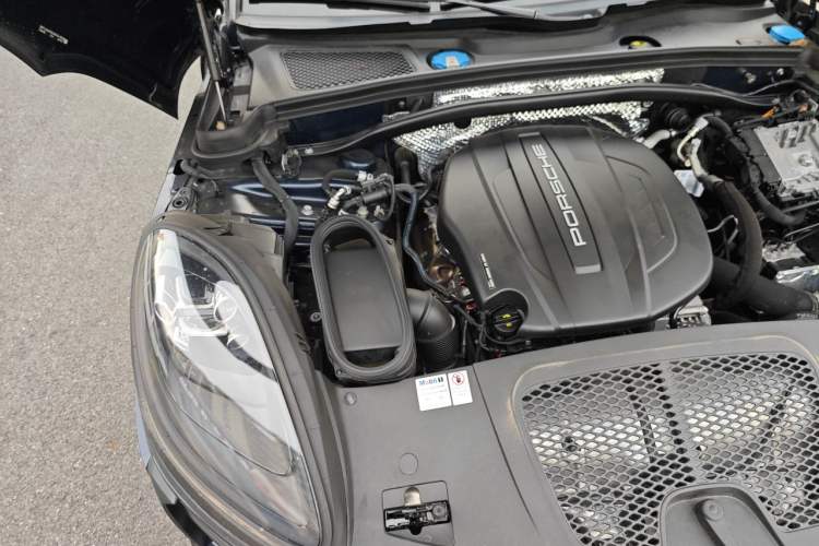 Used Porsche Macan 2021 Macan 2.0T Engine Bay Right