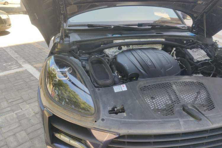 Used Porsche Macan 2021 Macan 2.0T Engine Bay Right