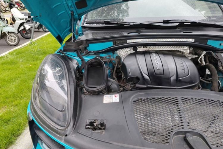 Used Porsche Macan 2021 Macan 2.0T Engine Bay Right