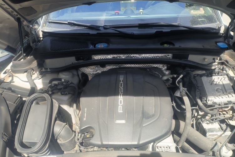 Used Porsche Macan 2021 Macan 2.0T Engine Bay