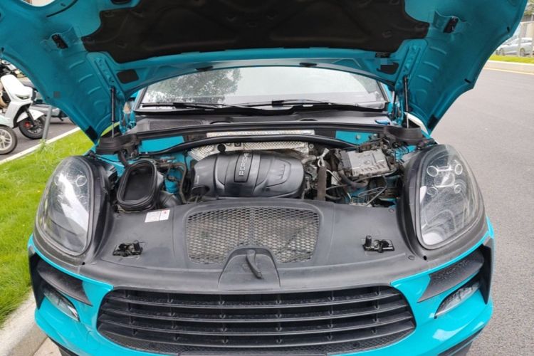 Used Porsche Macan 2021 Macan 2.0T Engine Bay