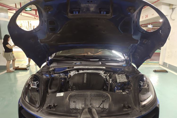 Used Porsche Macan 2021 Macan 2.0T Engine Bay