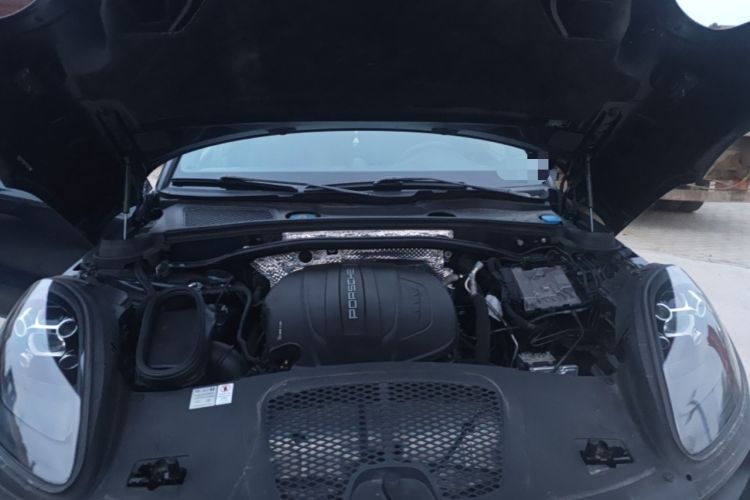 Used Porsche Macan 2021 Macan 2.0T Engine Bay