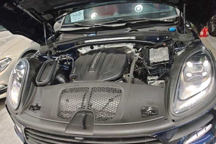 Used Porsche Macan 2021 Macan 2.0T Engine Bay