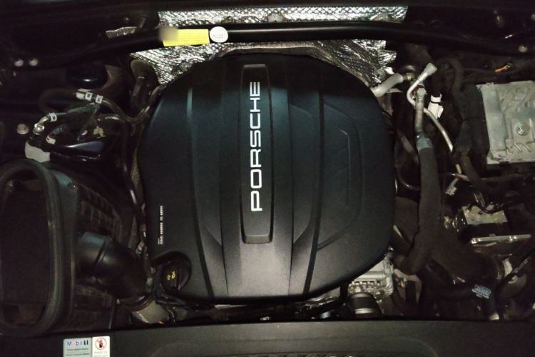 Used Porsche Macan 2021 Macan 2.0T Engine Bay