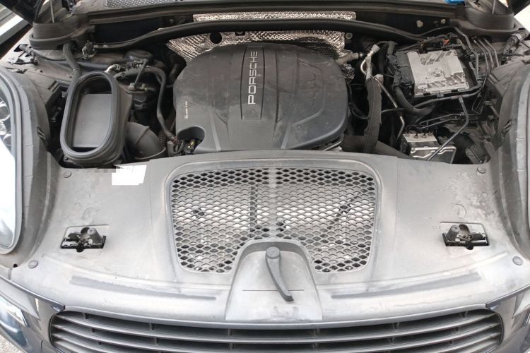 Used Porsche Macan 2021 Macan 2.0T Engine Bay