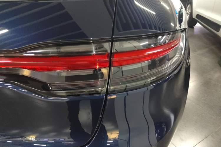 Used Porsche Macan 2021 Macan 2.0T Exterior 3