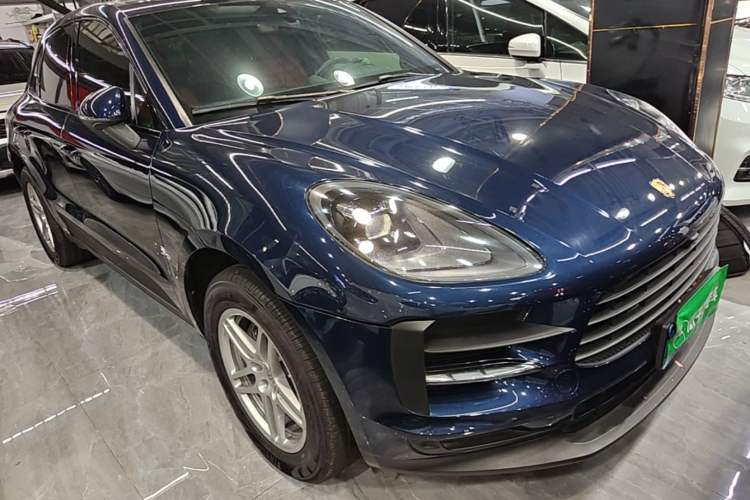 Used Porsche Macan 2021 Macan 2.0T Front Right 45 Deg