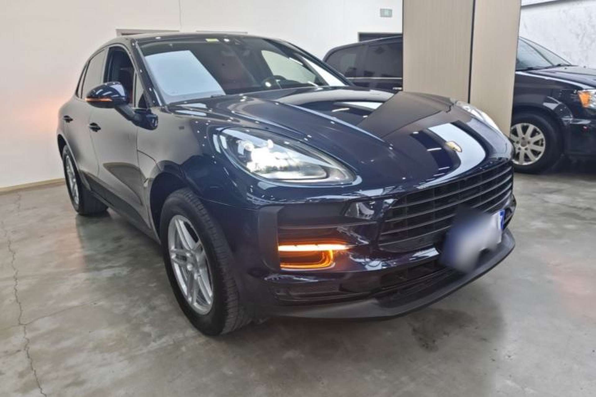 Used Porsche Macan 2021 Macan 2.0T Front Right 45 Deg