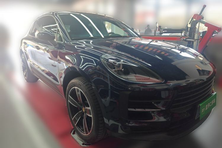Used Porsche Macan 2021 Macan 2.0T Front Right 45 Deg