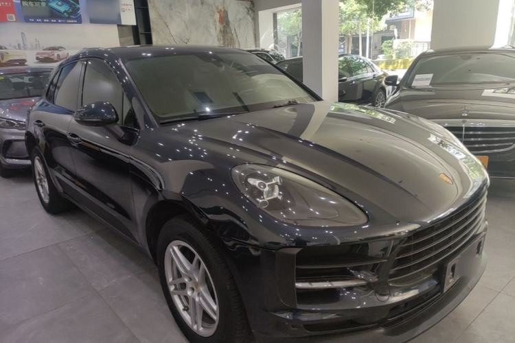 Used Porsche Macan 2021 Macan 2.0T Front Right 45 Deg