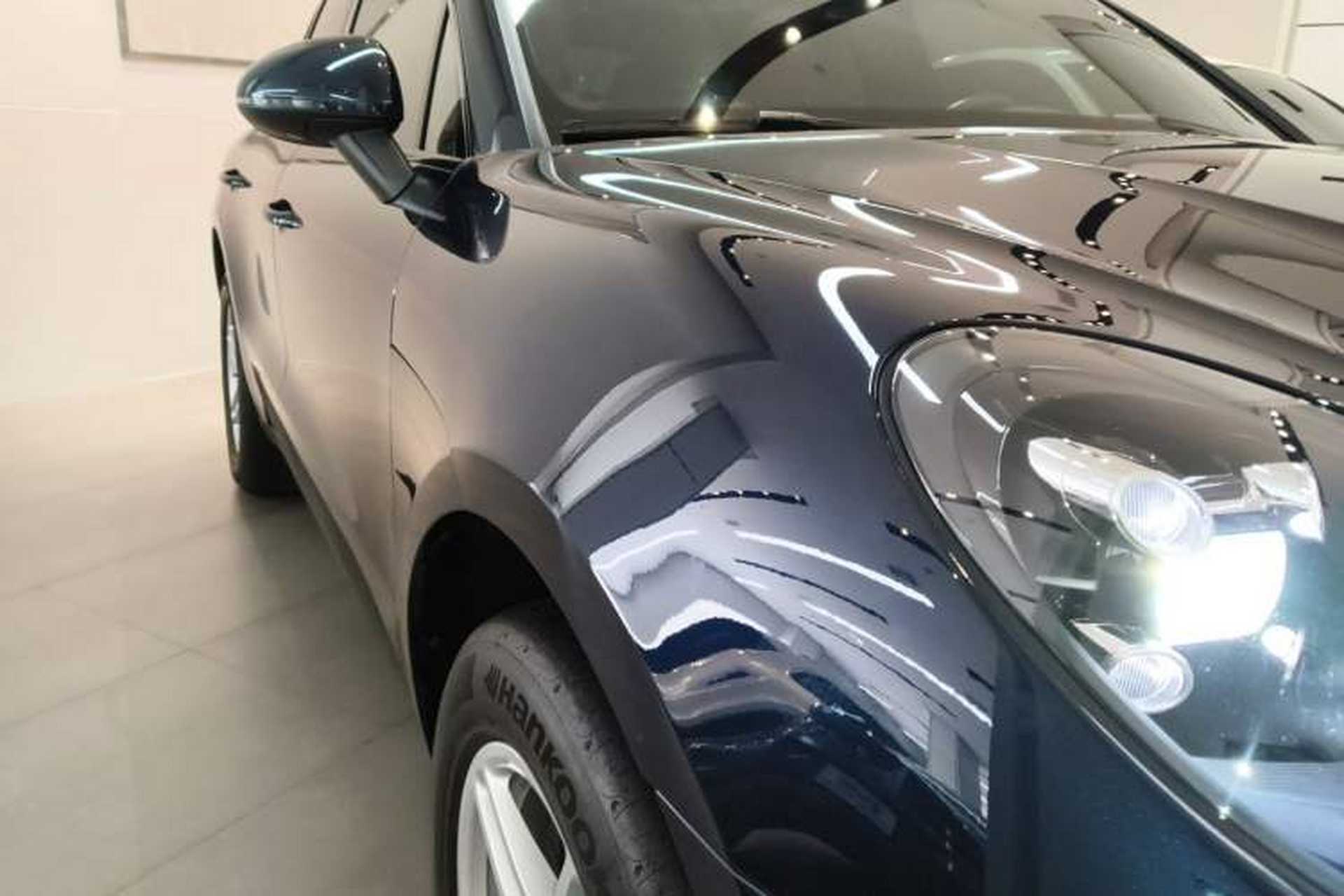 Used Porsche Macan 2021 Macan 2.0T Front Right 45 Deg