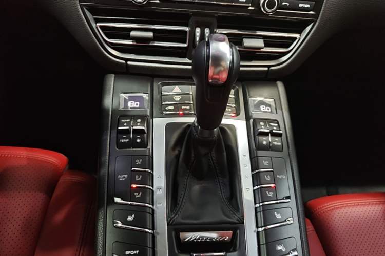 Used Porsche Macan 2021 Macan 2.0T Gear Lever