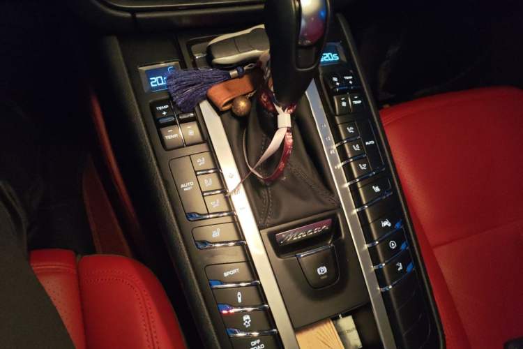 Used Porsche Macan 2021 Macan 2.0T Gear Lever