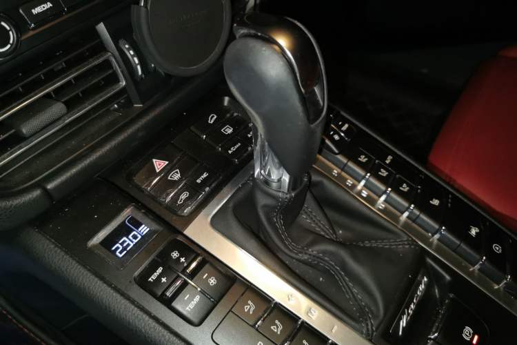 Used Porsche Macan 2021 Macan 2.0T Gear Lever