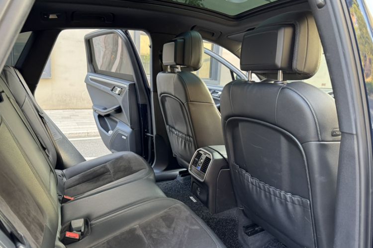 Used Porsche Macan 2021 Macan 2.0T Interior 1