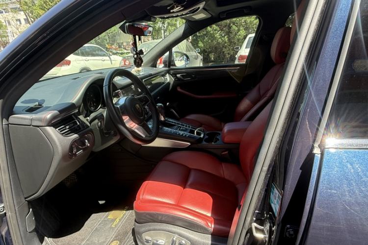 Used Porsche Macan 2021 Macan 2.0T Interior 1
