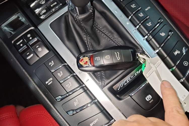 Used Porsche Macan 2021 Macan 2.0T Interior 1