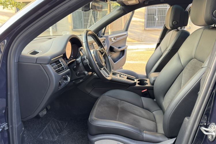 Used Porsche Macan 2021 Macan 2.0T Interior 2