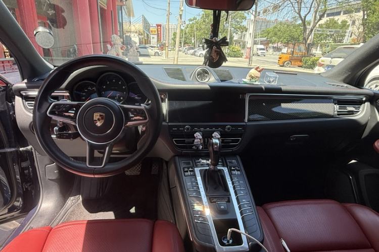 Used Porsche Macan 2021 Macan 2.0T Interior 2
