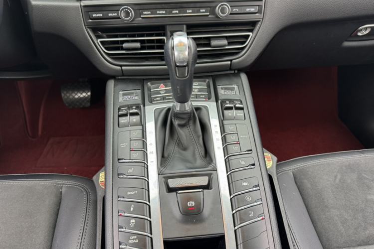 Used Porsche Macan 2021 Macan 2.0T Interior 4