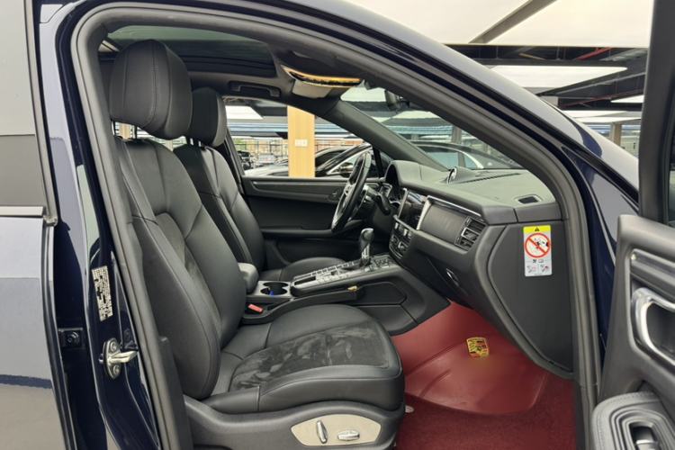 Used Porsche Macan 2021 Macan 2.0T Interior 8