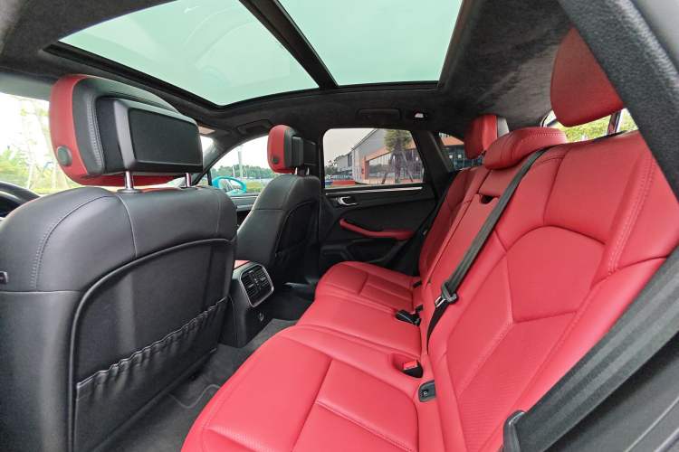 Used Porsche Macan 2021 Macan 2.0T Interior 9
